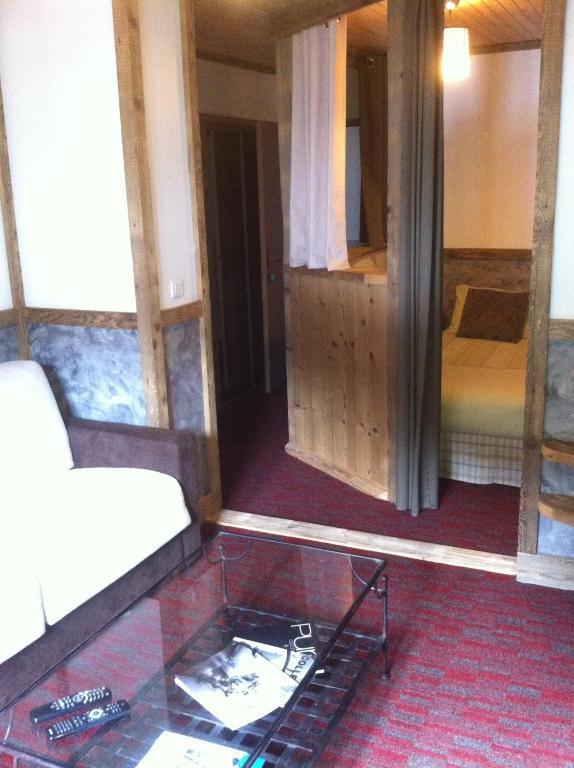 Chambre D'Hote La Tour Du Merle Le Villard  Exterior photo