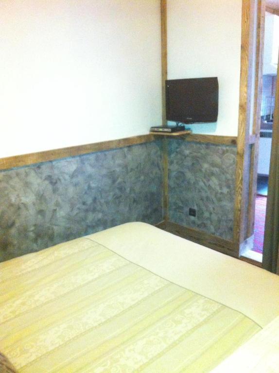 Chambre D'Hote La Tour Du Merle Le Villard  Room photo